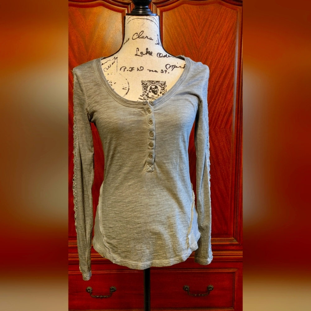 Free People NWOT, small gray long sleeve pullover